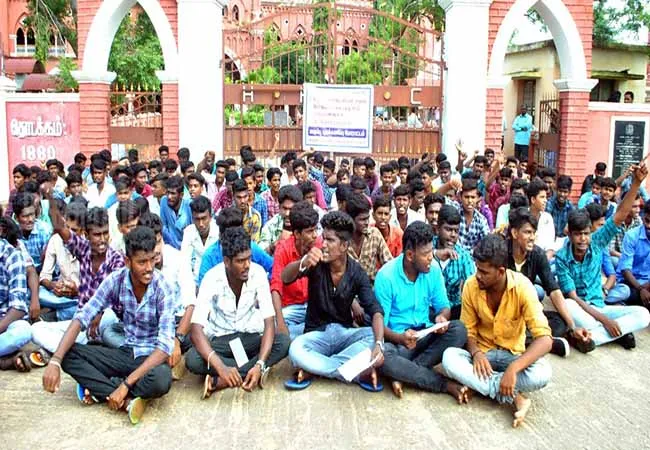 tamilnadu govt 5th, 8th board exam  against students and parents strike 